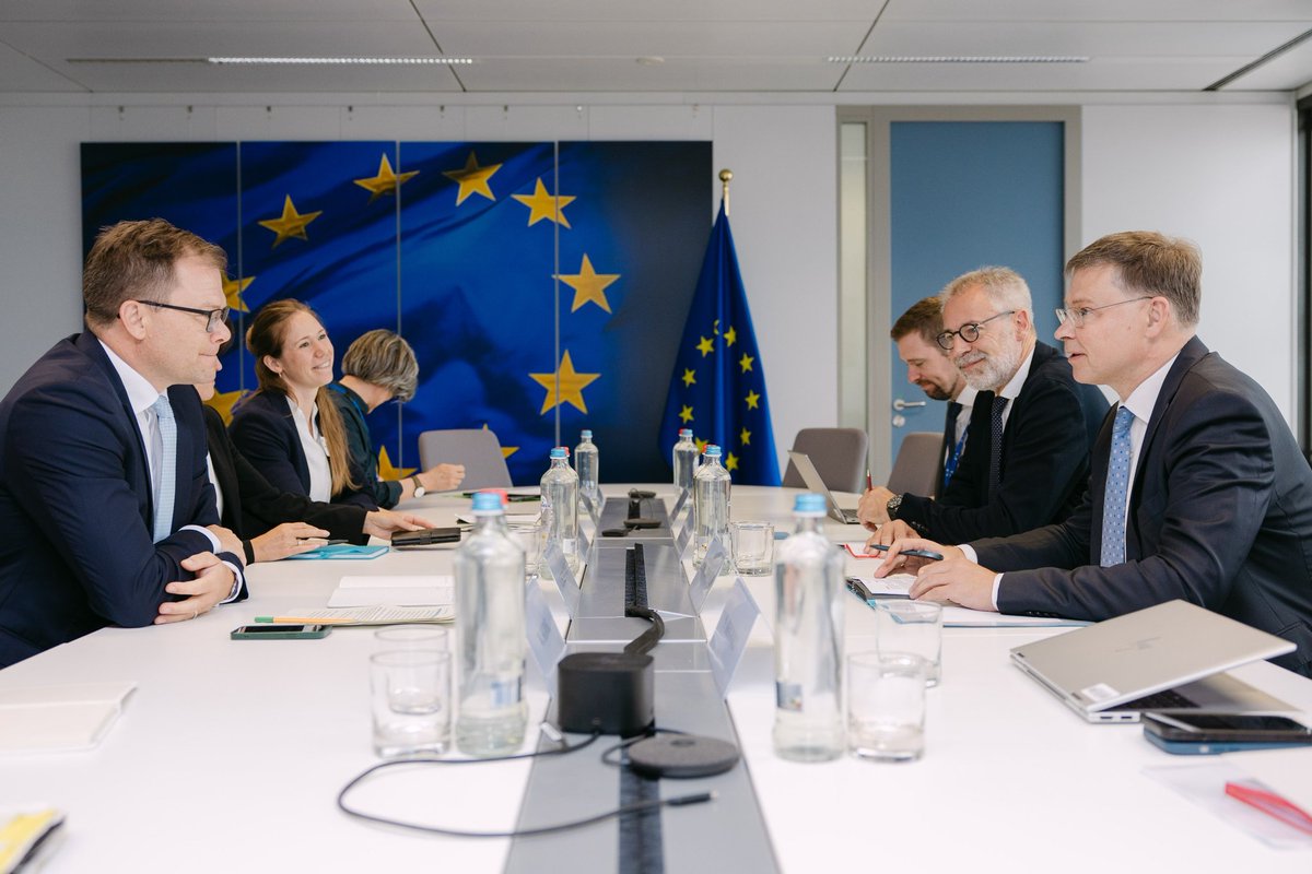 VDombrovskis's tweet image. Gutes Gespräch mit @schneidercar, dem 🇩🇪 deutschen Bundesminister für Umwelt.
Wir haben über die Wichtigkeit gesprochen, 🇪🇺 EU-Vorgaben zu vereinfachen, ohne dabei die ambitionierten Klima- und Umweltziele der Europäischen Union zu gefährden.