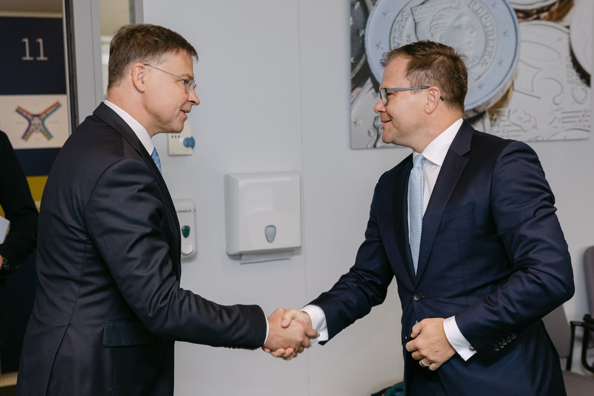 VDombrovskis's tweet image. Gutes Gespräch mit @schneidercar, dem 🇩🇪 deutschen Bundesminister für Umwelt.
Wir haben über die Wichtigkeit gesprochen, 🇪🇺 EU-Vorgaben zu vereinfachen, ohne dabei die ambitionierten Klima- und Umweltziele der Europäischen Union zu gefährden.