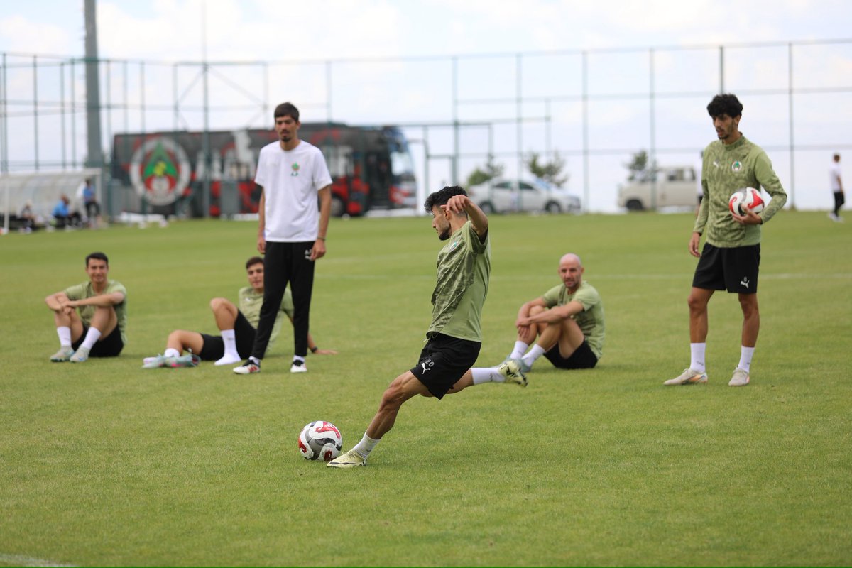 Izzetclk10's tweet photo. pre-season 💪 https://t.co/hwC02YaJVr