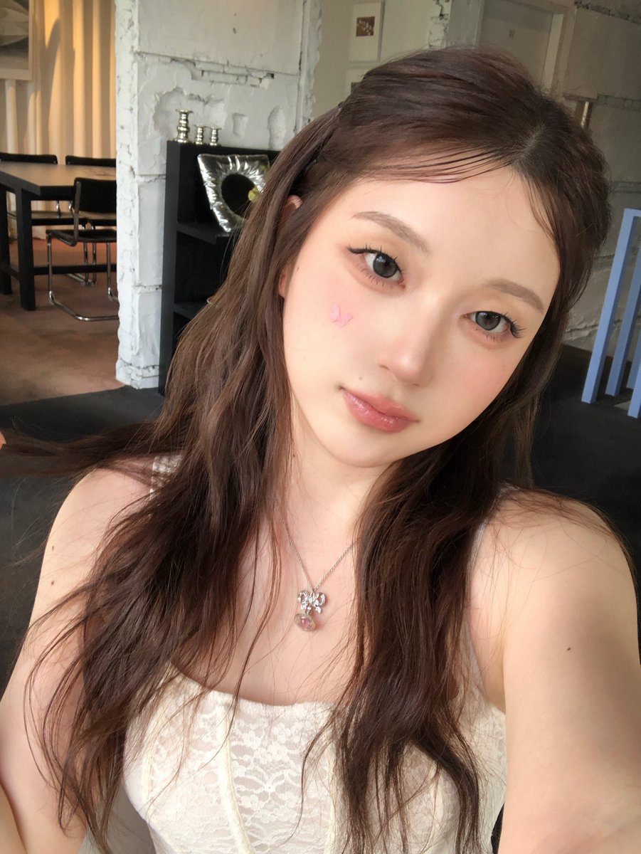 jabdong2's tweet image. 여러분 여드름 났을 때 이런 귀요미 패치 붙이면 기분 궁전갈 수 있어요 저는 얼굴에 모기 물려서 요즘 이거 붙이는데 하루종일 거울봐요