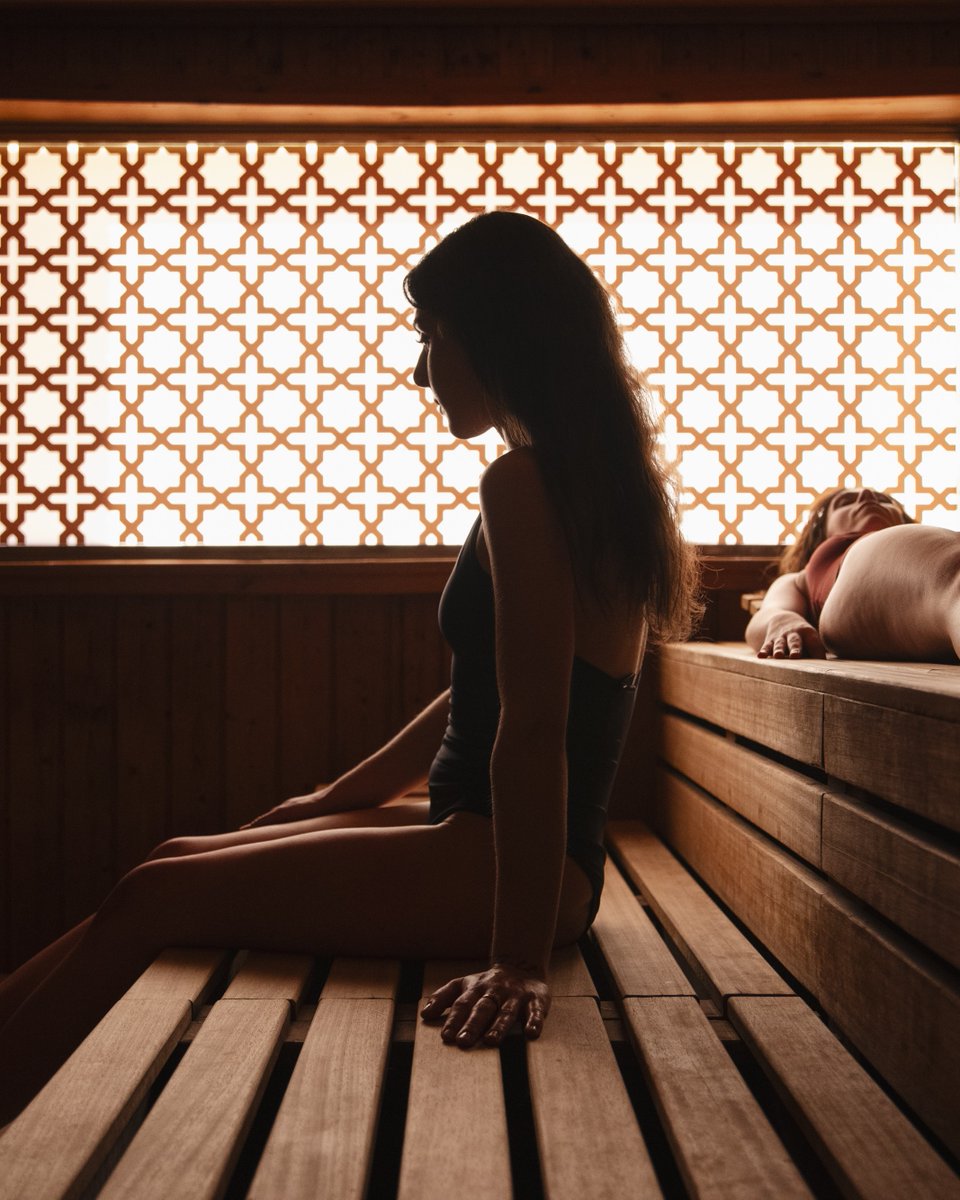 Gratitud es la semilla que florece en el corazón cuando reconocemos la maravilla de existir. En cada respiración, en cada pequeño detalle, se esconde un motivo para celebrar la vida. Cultiva la gratitud y verás cómo tu mundo se llena de luz y sentido
#Gratitud #VidaConsciente