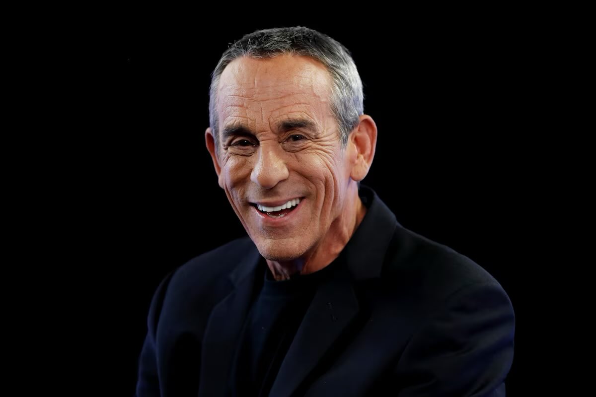 coherence_e's tweet image. 🔴 L'animateur Thierry Ardisson est mort.
Connu pour son franc parler, ses nombreuses émissions de télé et son duo de choc avec Laurent Baffie, Thierry Ardisson s'est éteint à l'âge de 76 ans. Sincères condoléances à son épouse @audrey_crespo, à toute sa famille et ses proches.