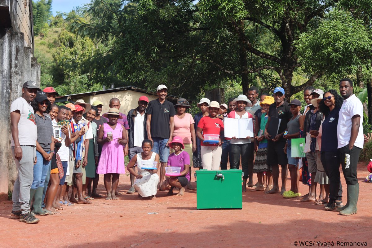 WCS_Mada's tweet image. ππππ, a historic first in Marovovonana !
With @VillageEnterprise & Sustainable Wildlife Management (SWM) program, 29 members start saving & growing together π±
#WCSMadagascar
