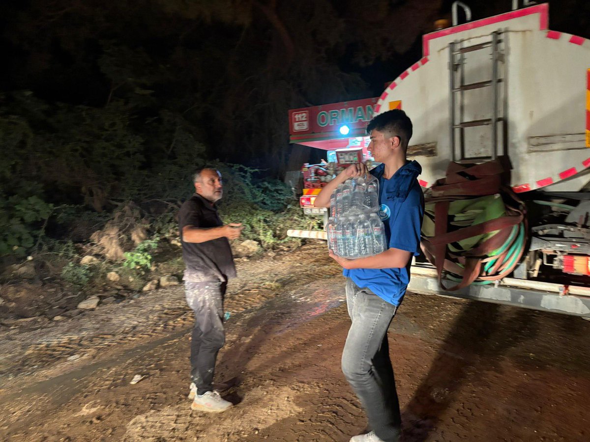 📍İZMİR

Ülkü Ocakları İzmir İl Başkanlığı tarafından Urla'nın çeşitli bölgelerinde meydana gelen yangınlarda devletimizin ilgili kurumlarıyla koordinasyon sağlanarak; söndürme, soğutma ve yardım çalışmalarında bulunuldu.