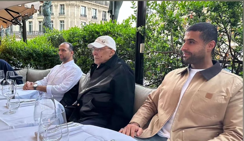 لا تنسوه من دعواتكم 🤍

صاحب السمو الملكي الأمير سلطان بن ناصر بن عبدالعزيز .. كما يُطلق عليه معين الفقراء والمحتاجين وصانع العمل الخيري. 

 يُعرف بأعماله الخيرية وجهوده في مساعدة الفقراء والمحتاجين في المملكة العربية السعودية. تشمل أنشطته الخيرية ، بالإضافة إلى دعمه للمبادرات