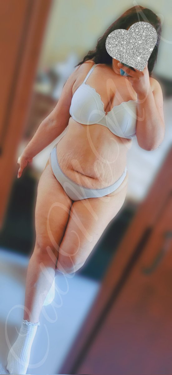 What's underneath the office attire today 
🤍🤍🤍🤍

#LaceLingerieMonday 
<a href="/_MajorDom_/">Major Dom</a>