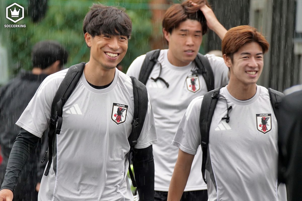 🇯🇵レポート🏃
日本代表、E-1連覇かかる“日韓戦”へ最終調整…招集メンバー26名全員が練習に参加
soccer-king.jp/news/japan/nat…

🗣️編集部より
「チームの立ち上げから一週間、ついに最後の練習を迎えました。韓国戦は明日15日（火）19時24分キックオフです」
