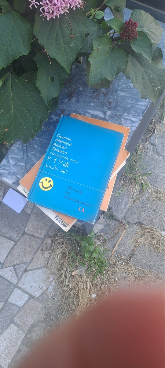 24 saat önce evimin önüne harika 4 ders kitabı bıraktım kimse almamış Bedava yazacağım bakalım alacaklar mı ?😅