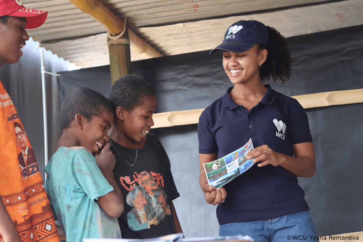 WCS_Mada's tweet image. πΈBack to image : On June 19, under the auspices of Madagascar National Parks, alongside conservation actors from Maroantsetra, we celebrated the World Environment Day with a booth, reforestation, lunch, and activities.β―
Thanks to all the participants !
#EnvironnementDay2025