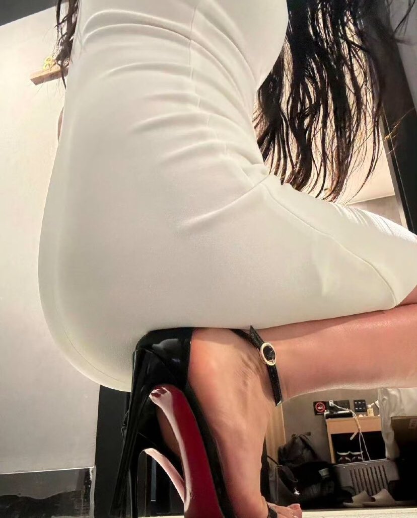 过来 一腚坐你脸上？