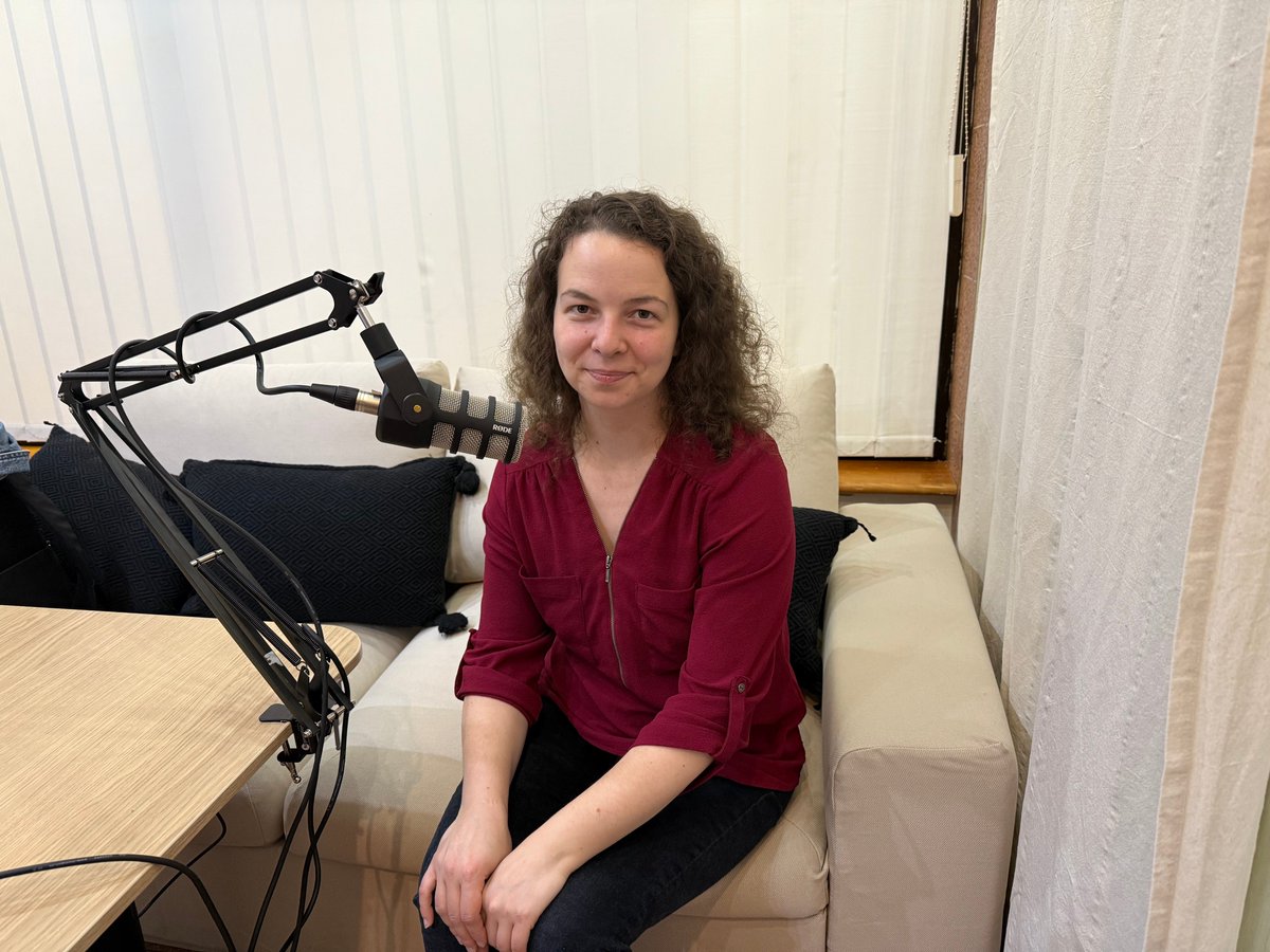 kemijski's tweet image. PODCAST - On Thursday a fresh episode of Papers Illuminated – Člankarnica is coming your way! This time, we’re uncovering what’s really going on inside your batteries when you use them.
🎙️We sit down with Dr. Sara Drvarič Talian to learn how special real-time measurements can…