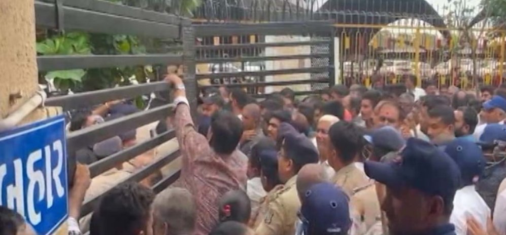 Violent protest at Sabar Dairy; police resort to lathicharge, tear gas