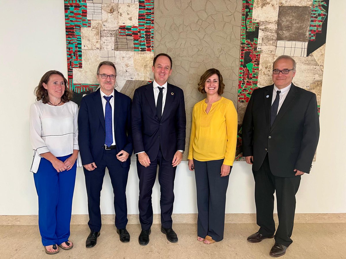 Enabel_Belgium's tweet image. 🇮🇹 At the end of last week’s visit to Rome for #URC2025, @JeanVanWetter met representatives of Rome-based @UN agencies - @FAO, @IFAD & @WFP - to boost partnerships on:
🌱Food systems
💡Climate resilience
📦Value chains
🤝Private sector
Exciting times ahead for impactful…