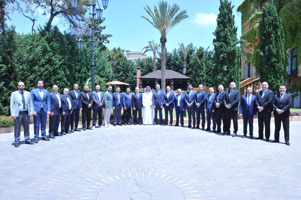 Ashraf_Rifi's tweet image. لقاء جمع أمس سفير المملكة العربية السعودية لدى لبنان وليد البخاري مع النائب اللواء أشرف ريفي، ورئيس وأعضاء مجلس بلدية طرابلس في دارة السفير في اليرزة.
كانت مناسبة هامة للتأكيد على المحبة الأخوية التي يحملها سعادة السفير والمملكة العربية السعودية للبنان بشكل عام ولطرابلس بشكل خاص.
