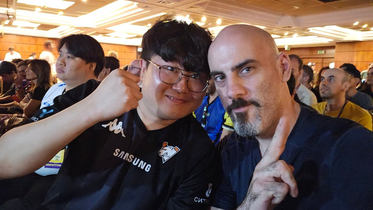 ThePhantomGenEi's tweet image. Met Mangja (aka Malgu) at OTB, 16 years after our last meeting at Paris UTXII in 2009! 🤩 One of the most humble players I've ever seen!