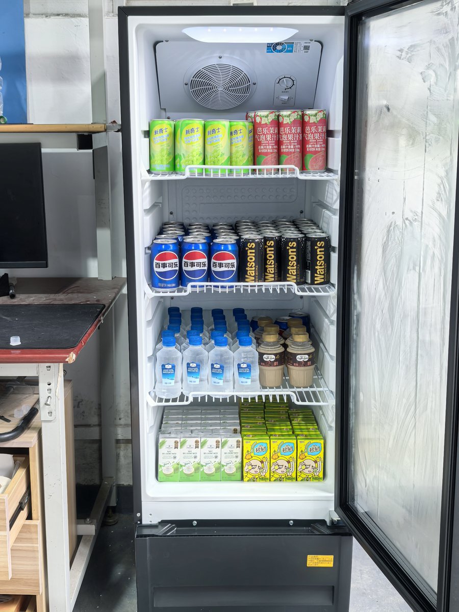 ForePax's tweet image. It’s hot out there! 🔥
We surprised our ForePax team with ice-cold drinks to beat the summer heat.
No, this isn’t a Pepsi ad — just a little love from the ops team. 🧊😄
Stay cool, stay inspired.
#TeamCare #ForePaxLife #SummerVibes #TeamForePax #SummerSlam #cool