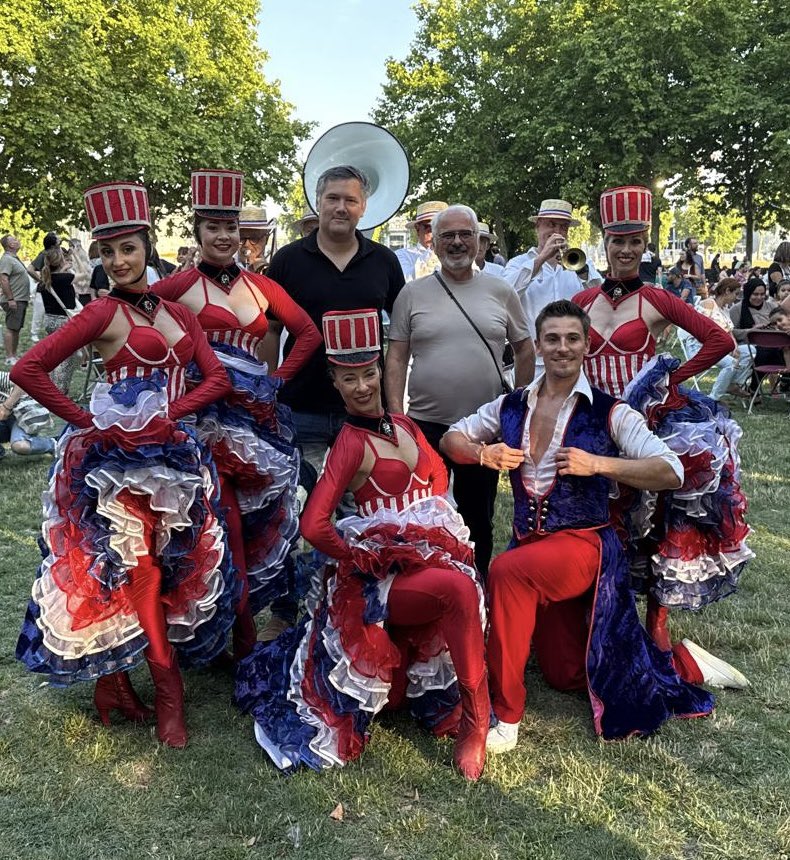 Hier soir vous avez été vraiment très nombreux à venir profiter des festivités organisées par la ville d’Asnieres-sur-Seine et admirer le superbe spectacle pyrotechnique. Belle ambiance chaleureuse et festive ! #Asnières, ville conviviale avec <a href="/maeschlimann/">Manuel Aeschlimann</a> !