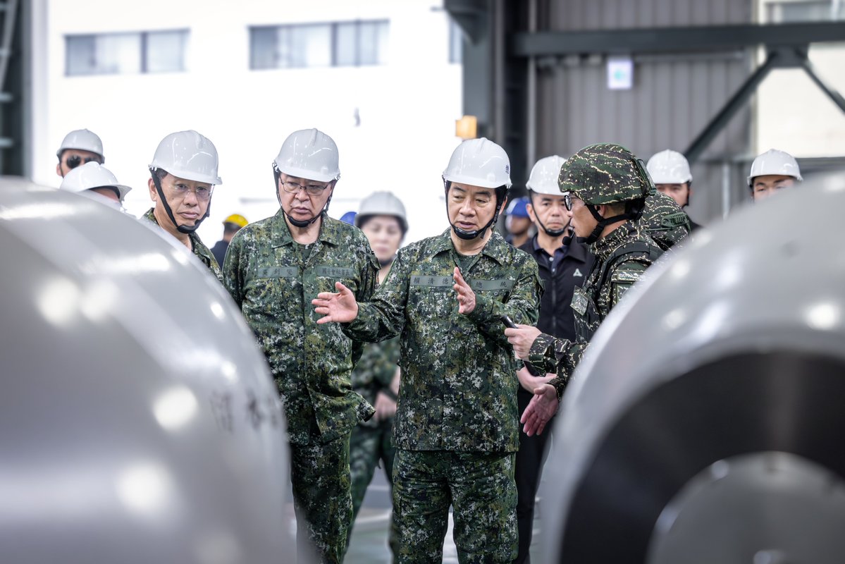 ChingteLai's tweet image. In today’s #HanKuang exercises, I observed our naval mine-laying drills, made swift & effective by our 4 indigenous minelayers & advanced automated systems. Grateful to our service members for showcasing how #Taiwan uses asymmetric capabilities to defend democracy.