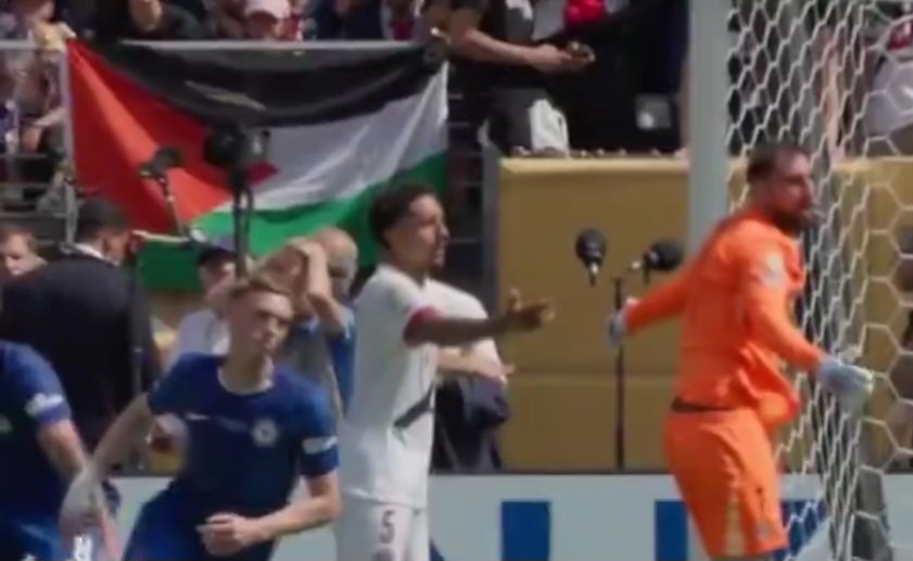 IlmFeed's tweet image. The Palestine flag was spotted right behind the goal at the Club World Cup final in the USA.