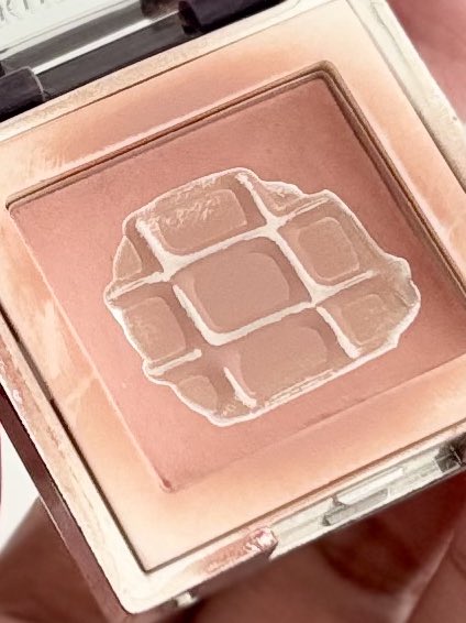 Muted peachy pink blush on olive skin🫒🧎🏻‍♀️