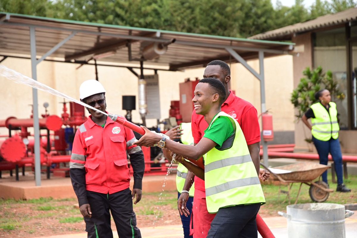 Ug_RedCrossCFA's tweet image. Highlights of our Fire Safety Training session @RUBiSEnergyUG1
We salute your commitment to saving lives and protecting your workplace.
Want your team trained too?
☎️Contact us; (+256) 0760588189 / 0745138802