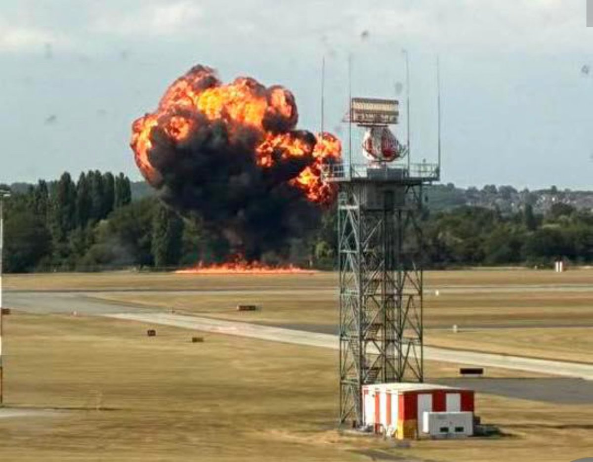 SnDMediaNews's tweet image. 'No Survivors' Amid Heartbreaking Plane Crash at Southend Airport
Yesterday evening a horrific tragedy unfolded at London Southend Airport in Essex, England, when a small 12-metre aircraft, flight SUZ1 operated by Zeusch Aviation, crashed moments after takeoff, bursting into a…