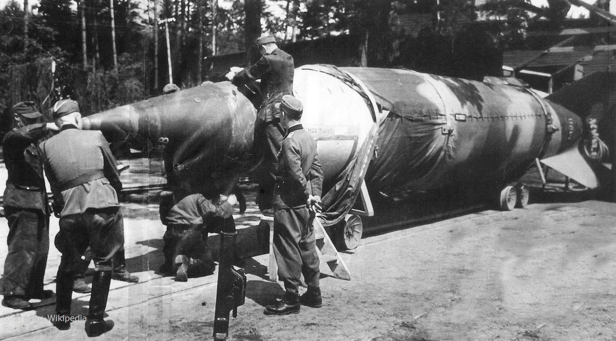 WBH_2016's tweet image. W nocy z 25 na 26 lipca 1944 r. w powiecie tarnowskim przeprowadzono operację krypt. "Most III", mającą na celu dostarczenie na tereny okupowanej Polski kurierów Rządu RP na uchodźstwie i zabranie w drodze powrotnej zdobytych przez AK dokumentacji i elementów pocisku V-2.