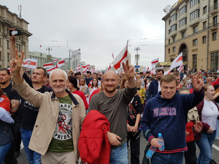 OBS_defenders's tweet image. #Belarus: 14/07 marks 4 years since @viasna96 members Ales Bialiatski, Valiantsin Stefanovic, & Uladzimir Labkovich are arbitrarily detained & consistently subjected to ill-treatment.
📣Once again, we urge for their immediate and unconditional release!
👉fidh.org/en/region/euro…