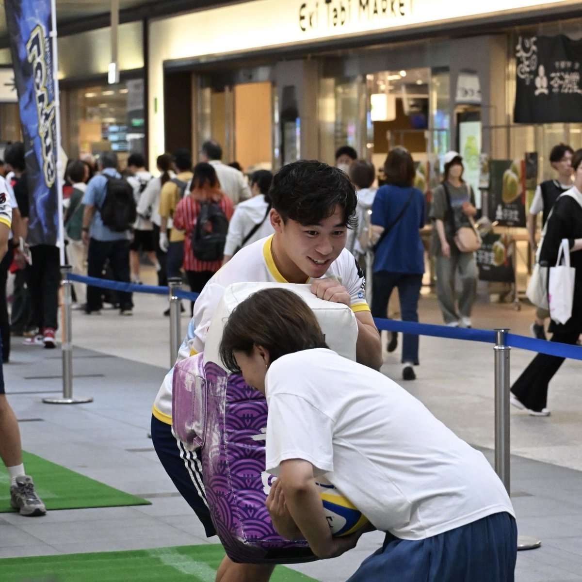 7/12(土)の「戸田市観光キャラバン」in JR大宮駅でラグビー体験イベントを開催しました🏉❤️‍🔥!!

たくさんの方にラグビーを楽しんでいただき、選手たちも自然と笑顔になる時間でした☺️

ご参加いただいた皆さん、
戸田市文化スポーツ課のみなさん、
ありがとうございました！🙌✨

#ヤクルトレビンズ戸田