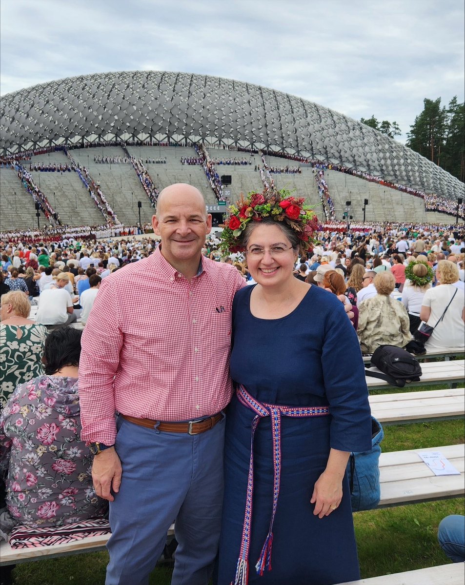 USEmbassyRiga's tweet image. Latvija gavilē! 🇱🇻 Mēs bijām pateicīgi atkal pieredzēt lieliskos latviešu talantus, apmeklējot daudzus no Skolu jaunatnes dziesmu un deju svētku @nacgavilet pasākumiem! Esam īpaši lepni par mūsu vietējo darbinieku bērniem, kuri piedalījās svētkos. Abu mūsu valstu bagātīgā…