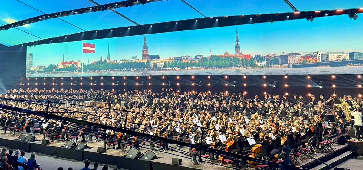 USEmbassyRiga's tweet image. Latvia is full of cheers! 🇱🇻 We were grateful to once again witness the amazing talent of Latvians by attending many of the Youth Song and Dance Festival events last week! We are especially proud of the children of our local staff who participated in the Festival. As we have seen…