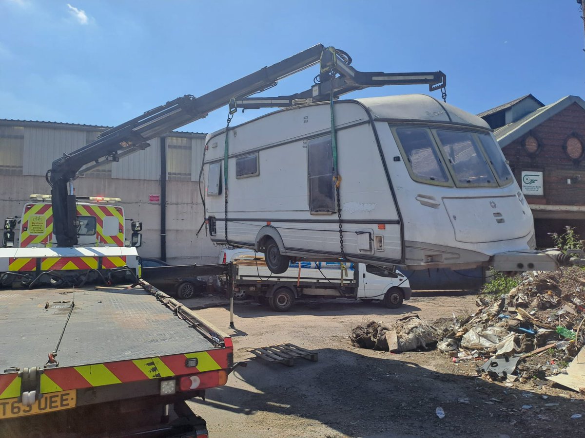 PenhamExcel's tweet image. On Friday, we urgently removed an abandoned caravan dumped on Bullock Street, West Bromwich for our client @sandwellcouncil . It was blocking lorries from turning safely. Thanks to our rapid response, the road is now clear. For abondoned vehicle removal please call 033 000 20705