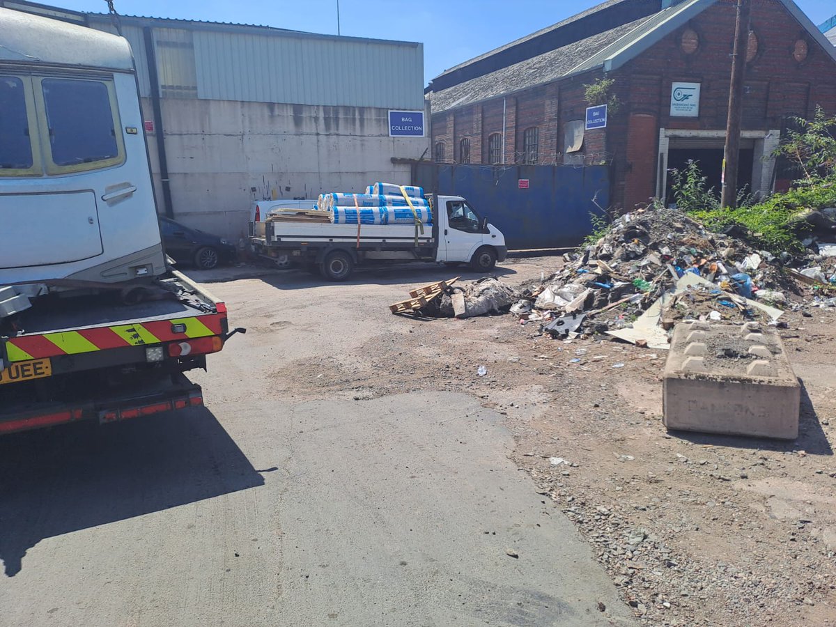 PenhamExcel's tweet image. On Friday, we urgently removed an abandoned caravan dumped on Bullock Street, West Bromwich for our client @sandwellcouncil . It was blocking lorries from turning safely. Thanks to our rapid response, the road is now clear. For abondoned vehicle removal please call 033 000 20705
