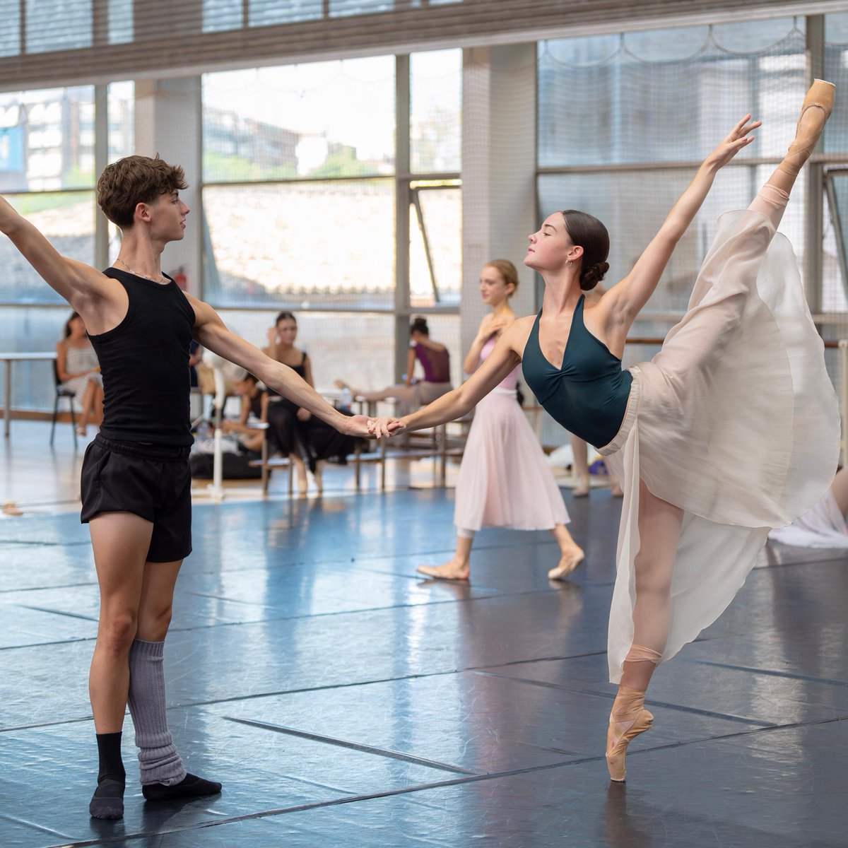 Granada Festival (@festivalgranada) on Twitter photo ¡Grandes noticias desde los Cursos Manuel de Falla! 🩰 La directora de la <a href="/CNDanza/">CND, Spain</a> , Muriel Romero, profesora del Curso de danza contemporánea de los 56 #CMF, ha otorgado una beca de estancia en la CND a Ana Romero, alumna de este curso. ¡Grandes noticias desde los Cursos Manuel de Falla! 🩰 La directora de la <a href="/CNDanza/">CND, Spain</a> , Muriel Romero, profesora del Curso de danza contemporánea de los 56 #CMF, ha otorgado una beca de estancia en la CND a Ana Romero, alumna de este curso.