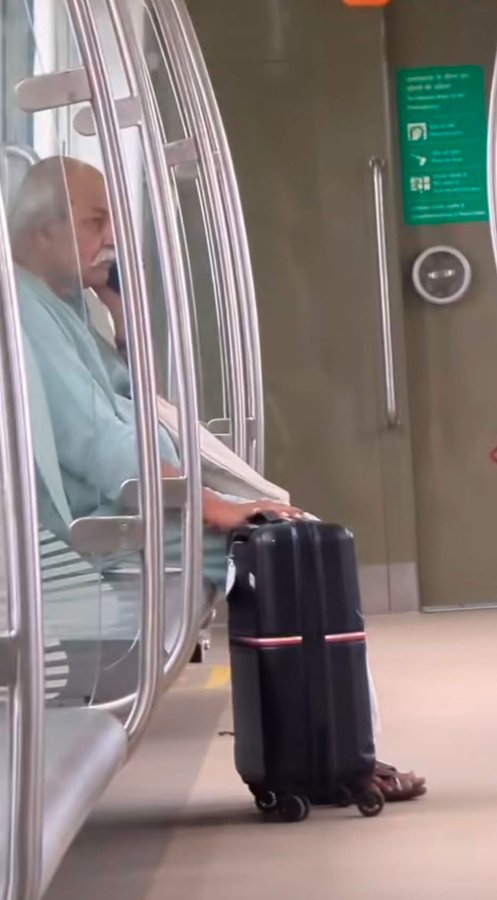 Failed Politician Rahul Gandhi  rides Land Cruiser. 

HC Verma ( phd holder from IIT )takes metro.

This is how society rewards value.