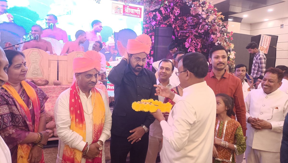 drukchaudhry's tweet image. आज ली डायमंड, यमुना विहार में परम पूज्य युगलमुनि श्री शिवानंद जी व श्री प्रशमानंद जी मुनिराज के पावन चातुर्मास 2025 एवं मंगल कलश स्थापना समारोह के अंतर्गत आयोजित भगवान महावीर अहिंसक पुरस्कार 2025 में शामिल होकर आत्मिक शांति व पुण्य का अनुभव हुआ। 🙏