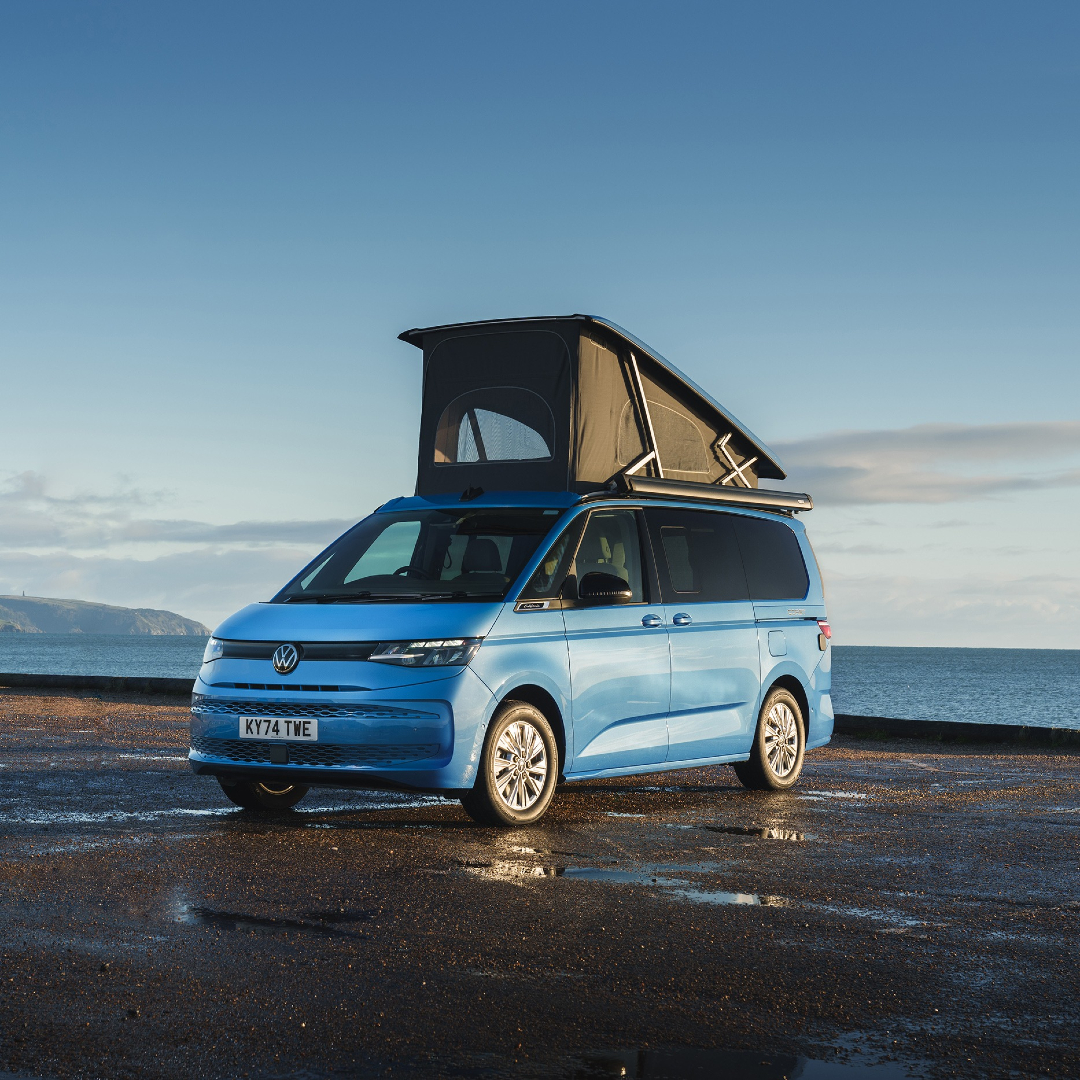 Camper Spotlight: VW California Goes Hybrid ⚡🚐

Volkswagen is launching its first plug-in hybrid camper, the California eHybrid 4MOTION. Up to 54 miles of electric-only range, AWD, and available in 3 trims: Beach Camper, Coast &amp; Ocean.

📷: Volkswagen