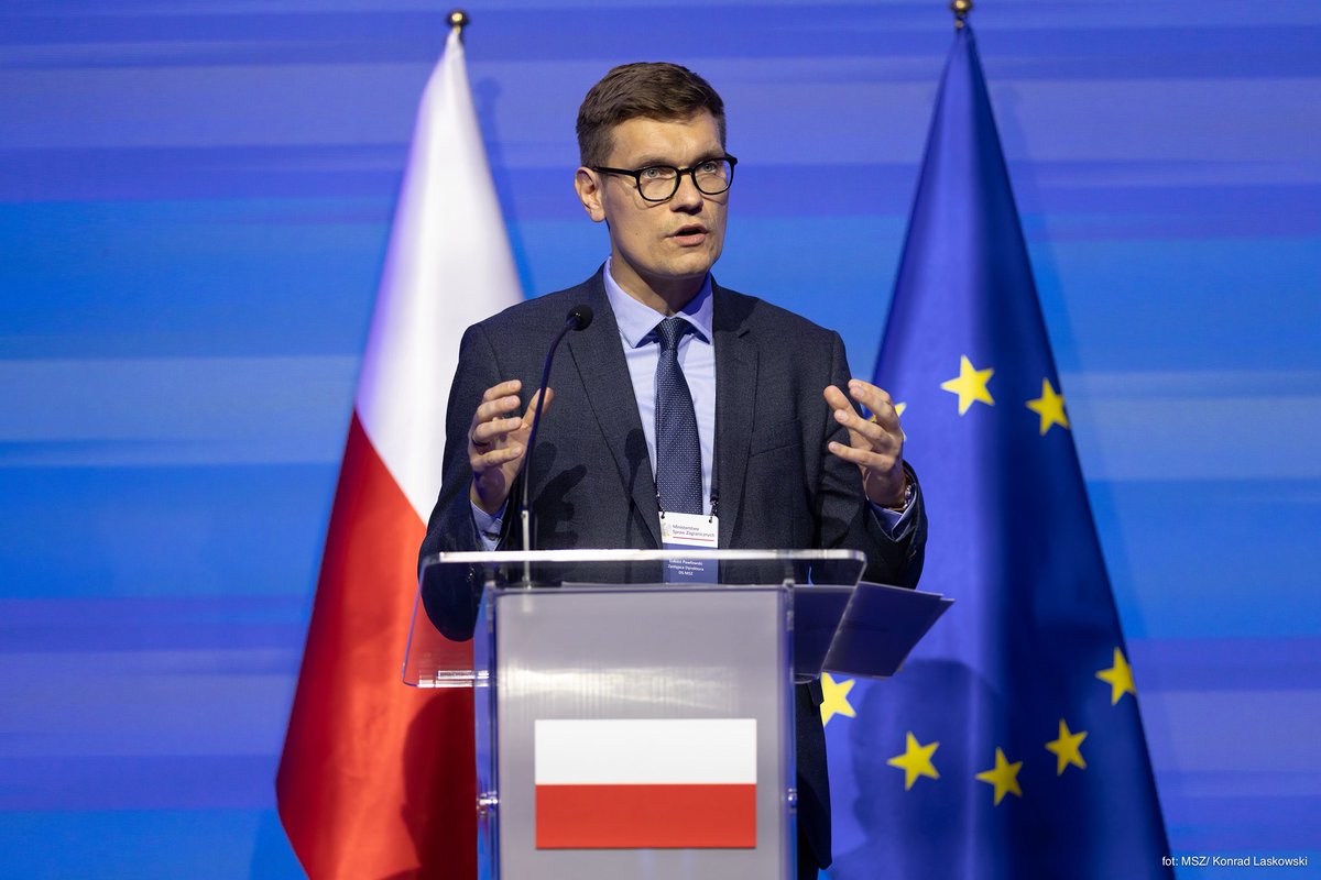 Łukasz Pawłowski (@lukpawlowski) on Twitter photo W zeszłym tygodniu zakończyła się Narada Ambasadorów. Prezentacja - jak łatwo się domyślić - na temat Stanów Zjednoczonych. W zeszłym tygodniu zakończyła się Narada Ambasadorów. Prezentacja - jak łatwo się domyślić - na temat Stanów Zjednoczonych.