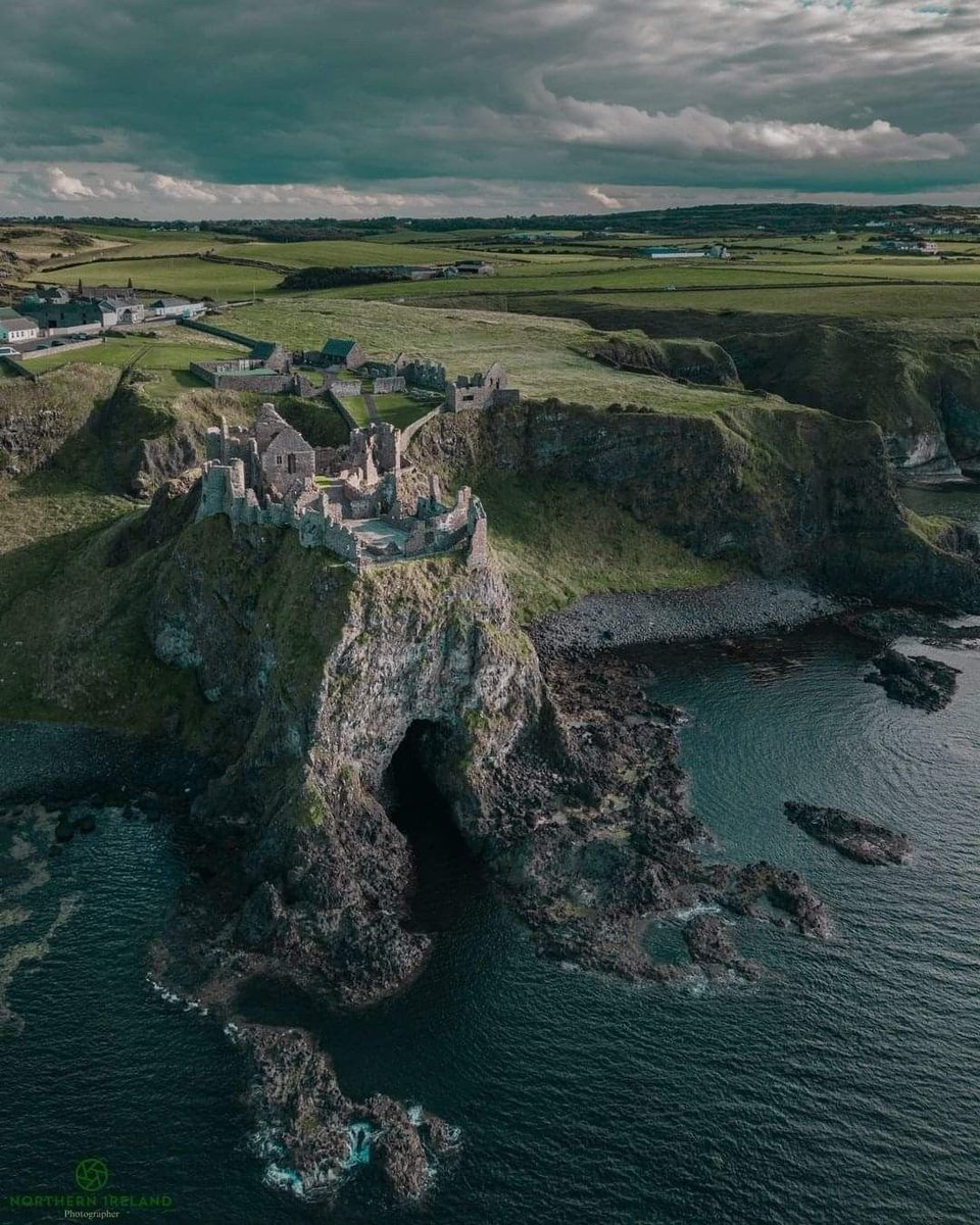 1/🏰 Dunluce Castle
📍County Antrim, Northern Ireland

Perched on a basalt cliff edge above the Atlantic, Dunluce Castle is one of Ireland’s most iconic ruins.

Built in the 13th century, it’s a place of war, legend, and stunning views — let’s explore 👇