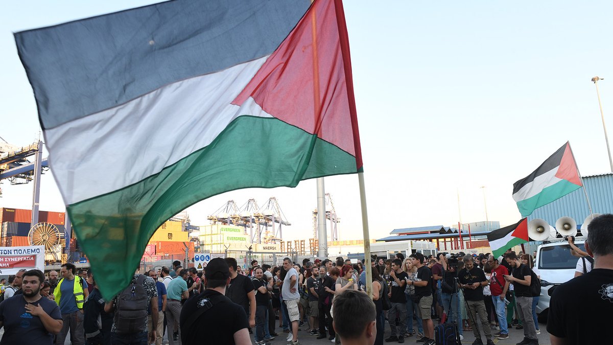 PAME_Greece's tweet image. Mass protest at Piraeus Port against the shipment of military material to the murderous state of Israel
A loud and clear message against the shipment of war material to the murderous state of Israel was sent from the mass protest organised by the ENEDEP dockworkers’ Union in…
