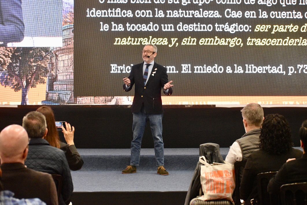 🌿 La semana pasada <a href="/pedro_calaza/">Pedro Calaza</a> presidente de <a href="/AEPJP/">Asociación Española de Parques y Jardines Públicos</a>, ofreció una conferencia magistral en #CiudadÁrbol2024 (México) sobre Soluciones Basadas en la Naturaleza y su papel en la sostenibilidad y resiliencia urbana.
📽️ Puedes verla aquí 👉 t.ly/G2GHh