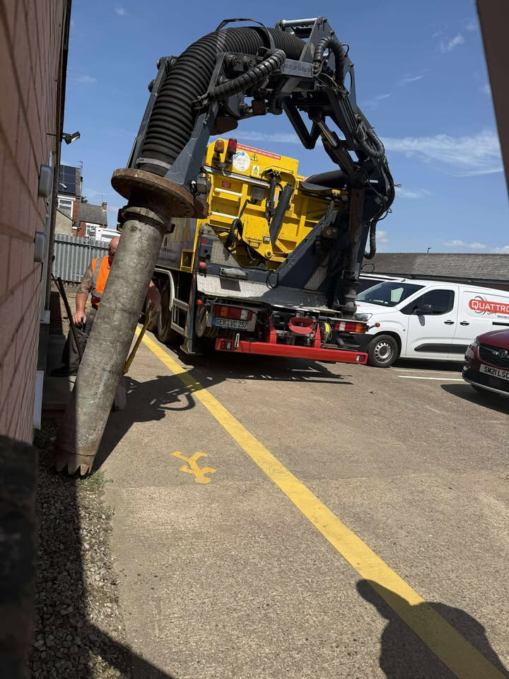 Freshen up at Quattro Doncaster! 📷
Simon and Craig are giving the yard a serious upgrade!  Out with the old pea gravel, in with a brand new surface. Keeping it sharp, clean, and Quattro-ready! 📷📷 #DoncasterYard #QArmy #glowup #Quattro
📷 Isabel Davies