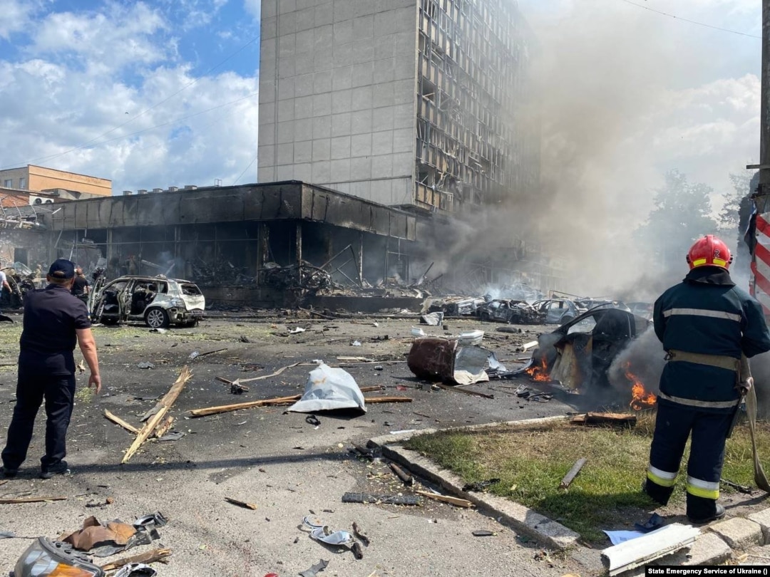 On July 14, 2022, Russia lаunched a Kalіbr missile attаck on the center of Vinnytsia during the day. The аttack kіІled 27 people, including three children. Over 150 people were injured.