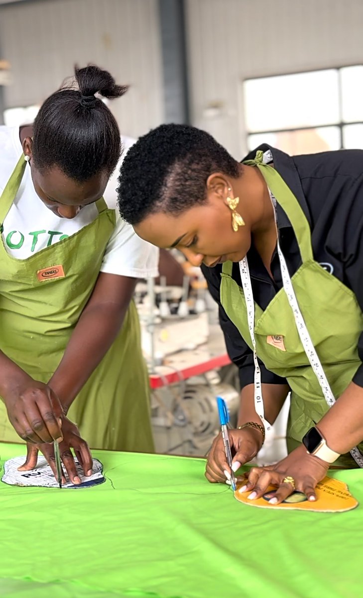 NaijukaRacheal's tweet image. Please come support a girl stay in school by giving her the gift of dignity. Every @taniasreusables sanitary pad you donate helps keep a girl in class, confident and cared for. Let’s break the barriers, one pad at a time. #KeepHerInSchool #PeriodPovertyEndsHere #PadsWithPurpose