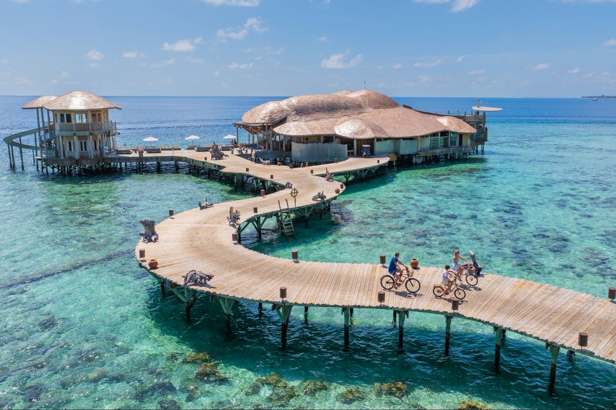Elevated dining, endless sea. At Soneva Fushi’s Out of the Blue, every meal is a marvel.
soneva.com/dining/out-of-…

#DiscoverSoneva #ExperienceSoneva