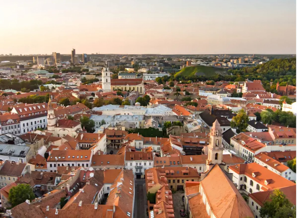VilmaLTdiplomat's tweet image. Business Insider highlights Europe’s top capitals to revisit – and Vilnius makes the top 5. Travel writer Joey Hadden, who’s been to them all, says Vilnius is a rare gem she’d gladly return to. Calm, green, crowd-free – and unforgettable.
👉 t.ly/wYZW2