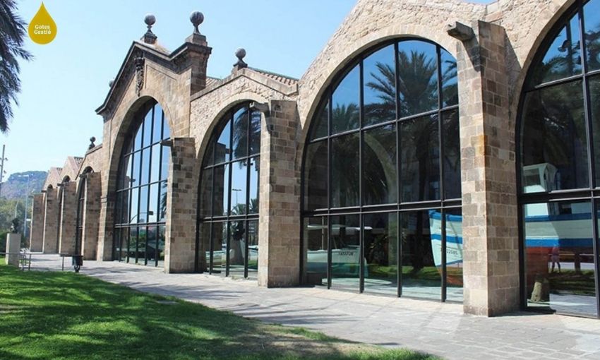 Arxiu Museu Marítim de Barcelona (@arxiummb) on Twitter photo Saps que l'<a href="/MuseuMaritim/">Museu Marítim</a> des del 2015 disposa del Distintiu de Qualitat Ambiental, mitjançant el qual es reconeixen les accions d’estalvi i eficiència energètica i de consum i gestió de residus, per ser sostenible i respectuós amb el medi ambient. #gotesgestió Saps que l'<a href="/MuseuMaritim/">Museu Marítim</a> des del 2015 disposa del Distintiu de Qualitat Ambiental, mitjançant el qual es reconeixen les accions d’estalvi i eficiència energètica i de consum i gestió de residus, per ser sostenible i respectuós amb el medi ambient. #gotesgestió