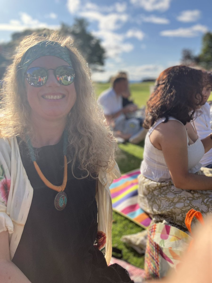 womenwritersnet's tweet image. Good morning #WomenWriters. Your tweets this week are coming from @sbennetthaber in Edinburgh. What are your #writinggoals for the week? #amwriting #writingcommunity