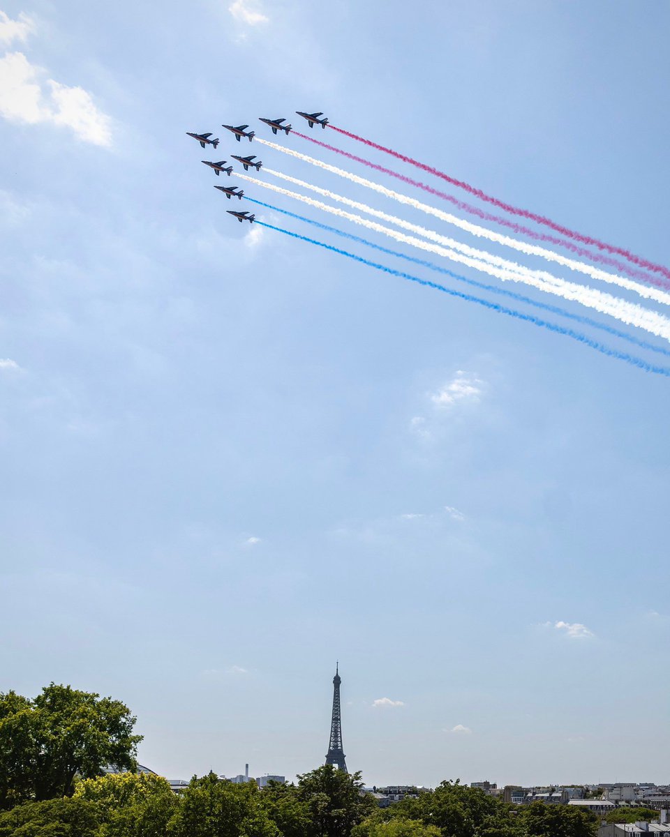 Joyeuse fête nationale, France! Aujourd’hui, nous célébrons une amitié fondée sur liberté, égalité, fraternité. 145 ans de relations diplomatiques, des siècles d’histoire commune et un partenariat vivant et fort.
Avec émotion: Vive la France !