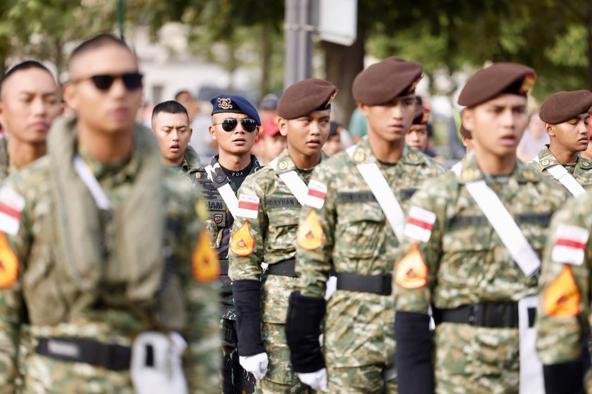 SebLecornu's tweet image. Invitée d'honneur cette année, l'Indonésie ouvre le défilé.
Ses armées de Terre, de l'Air, sa Marine et leurs cadets militaires défilent au son de leur musique.
Partenaire stratégique majeur de la France en Indopacifique, symbole de notre attachement à la stabilité d'une zone…